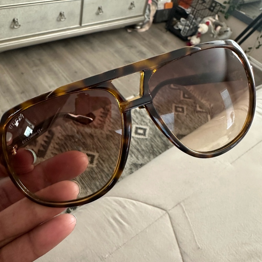 Gucci Brown Tortoise Sunglasses - Picture 4 of 7